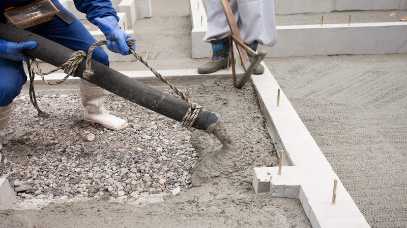 コンクリート圧送におけるコンクリートポンプ工法の特徴とは